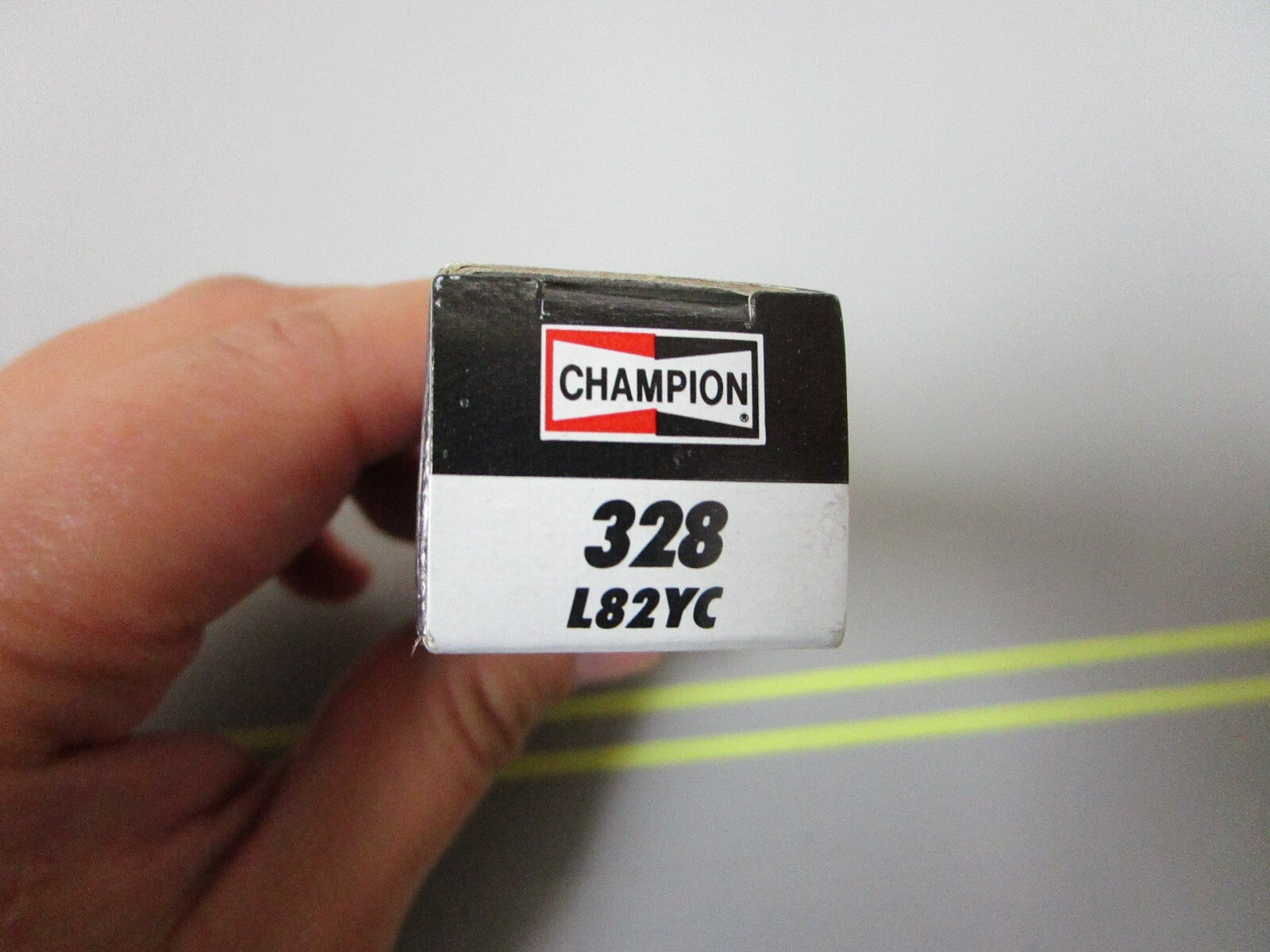 *NEW* 0810 Champion Spark Plug L82YC