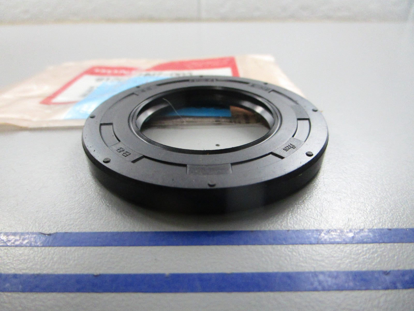 NEW OEM 91252-HM7-003 Honda Seal 0810