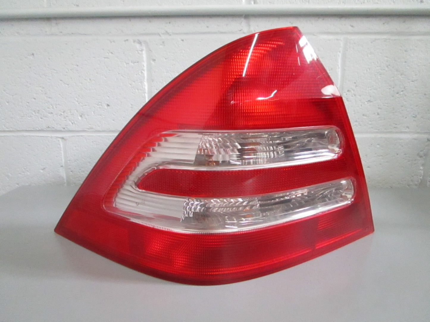 NEW OEM 2038200964 Mercedes-Benz ULO Left Tail Light 0820