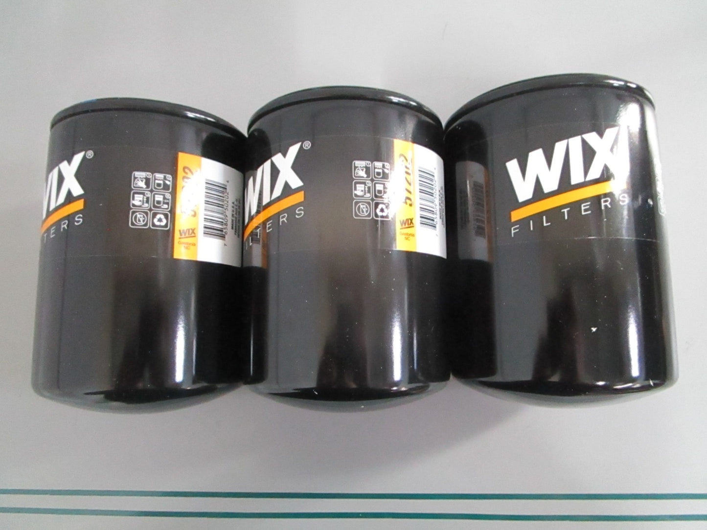 NEW OEM (LOT OF 3) 57202 Wix Oil Filter 0820