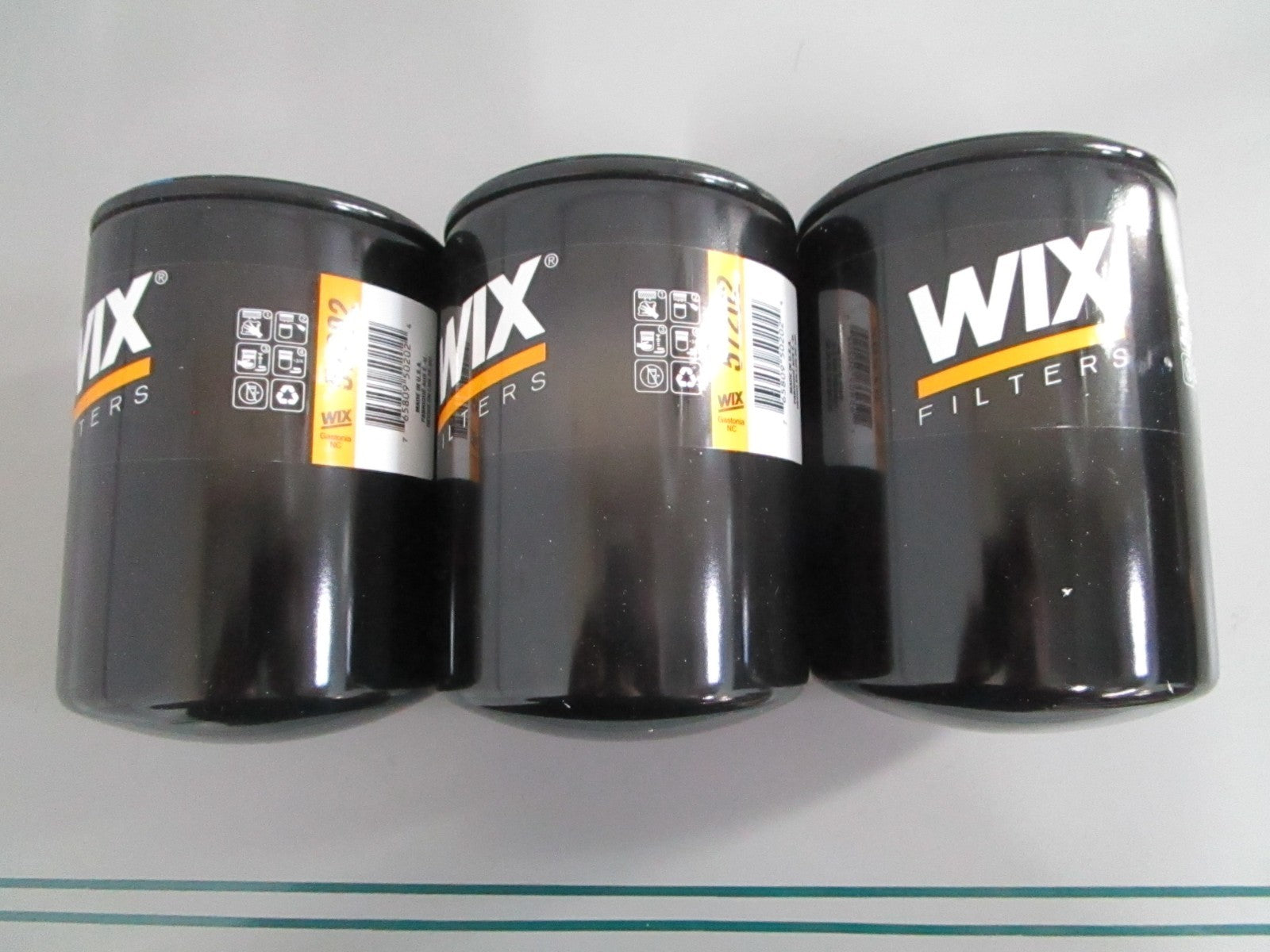 NEW OEM (LOT OF 3) 57202 Wix Oil Filter 0820