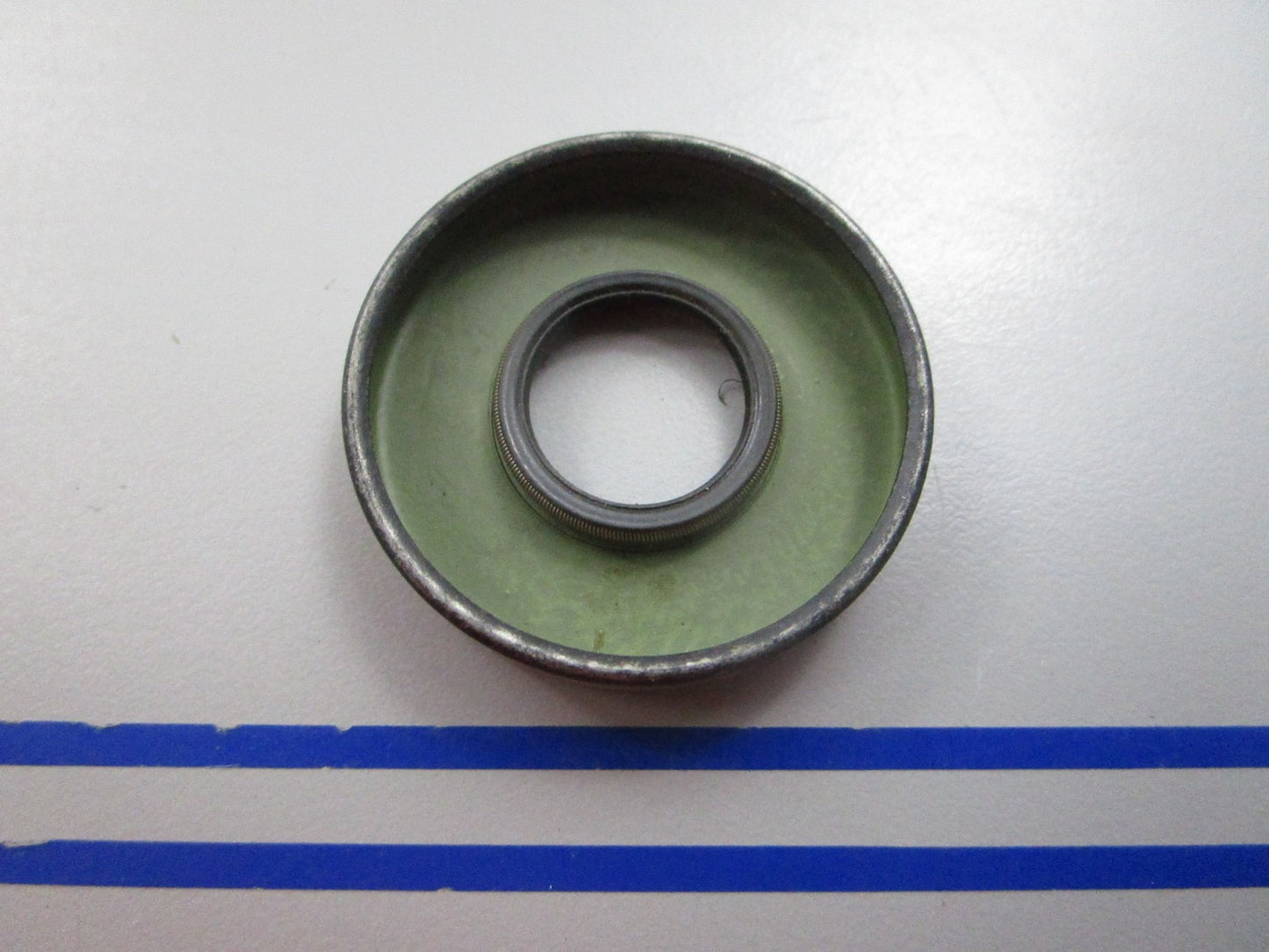 NEW OEM 329086 0329086 OMC Johnson Evinrude Powerhead Seal 0810