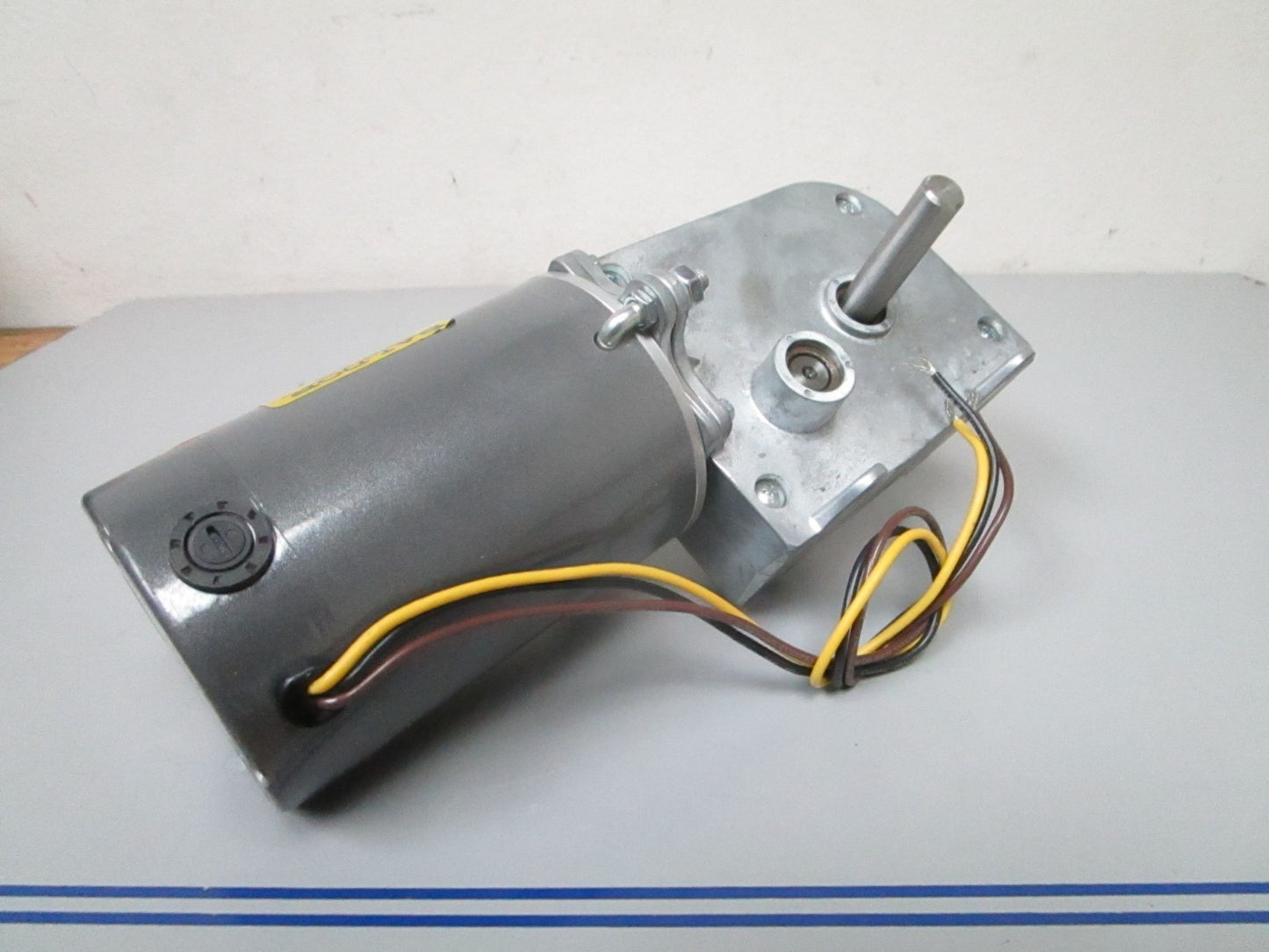 *NEW OEM* 0720 Baldor 115V 6.3AMP 8700RPM .44hp Industrial Motor 23A505Z219
