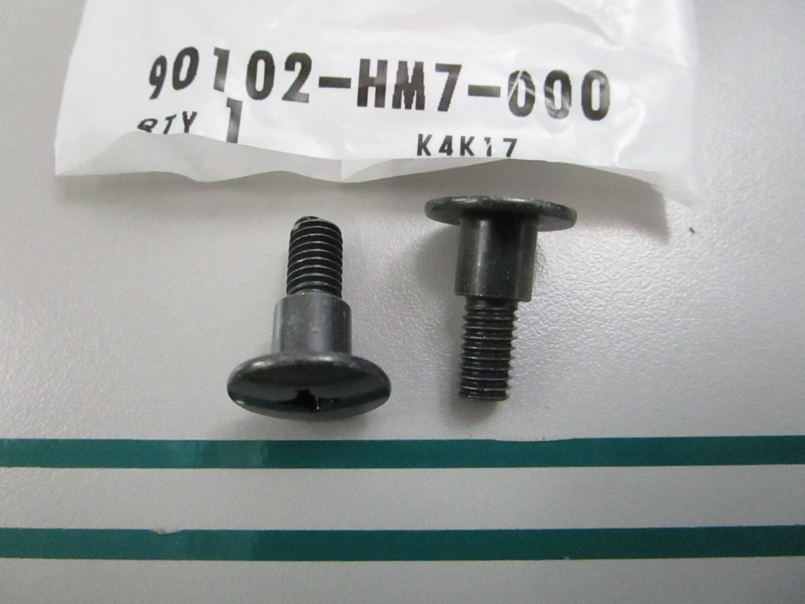 NEW OEM (LOT OF 2) 90102-HM7-000 Honda Screw 0810