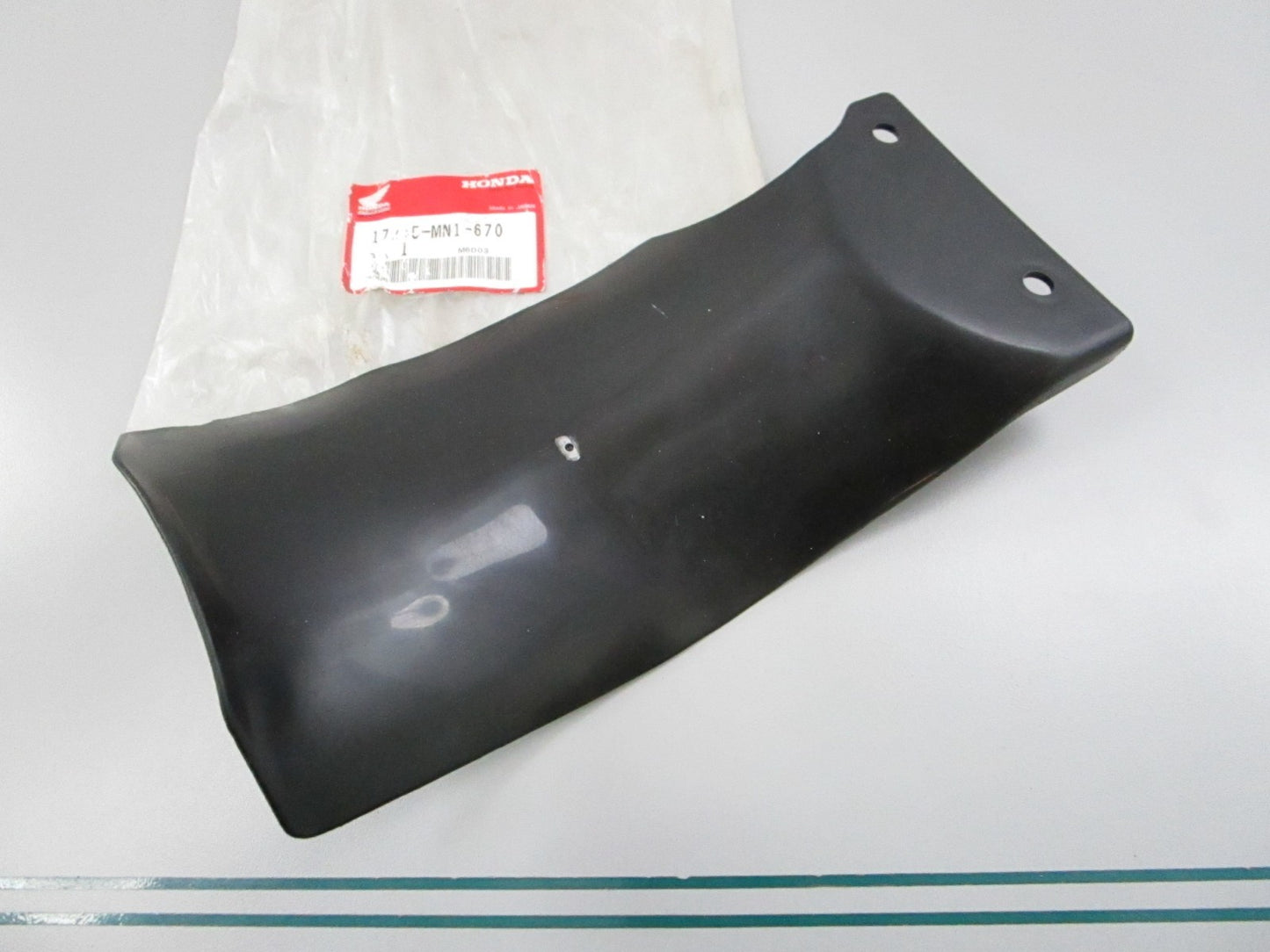 NEW OEM 17245-MN1-670 Honda Splash Guard 0810