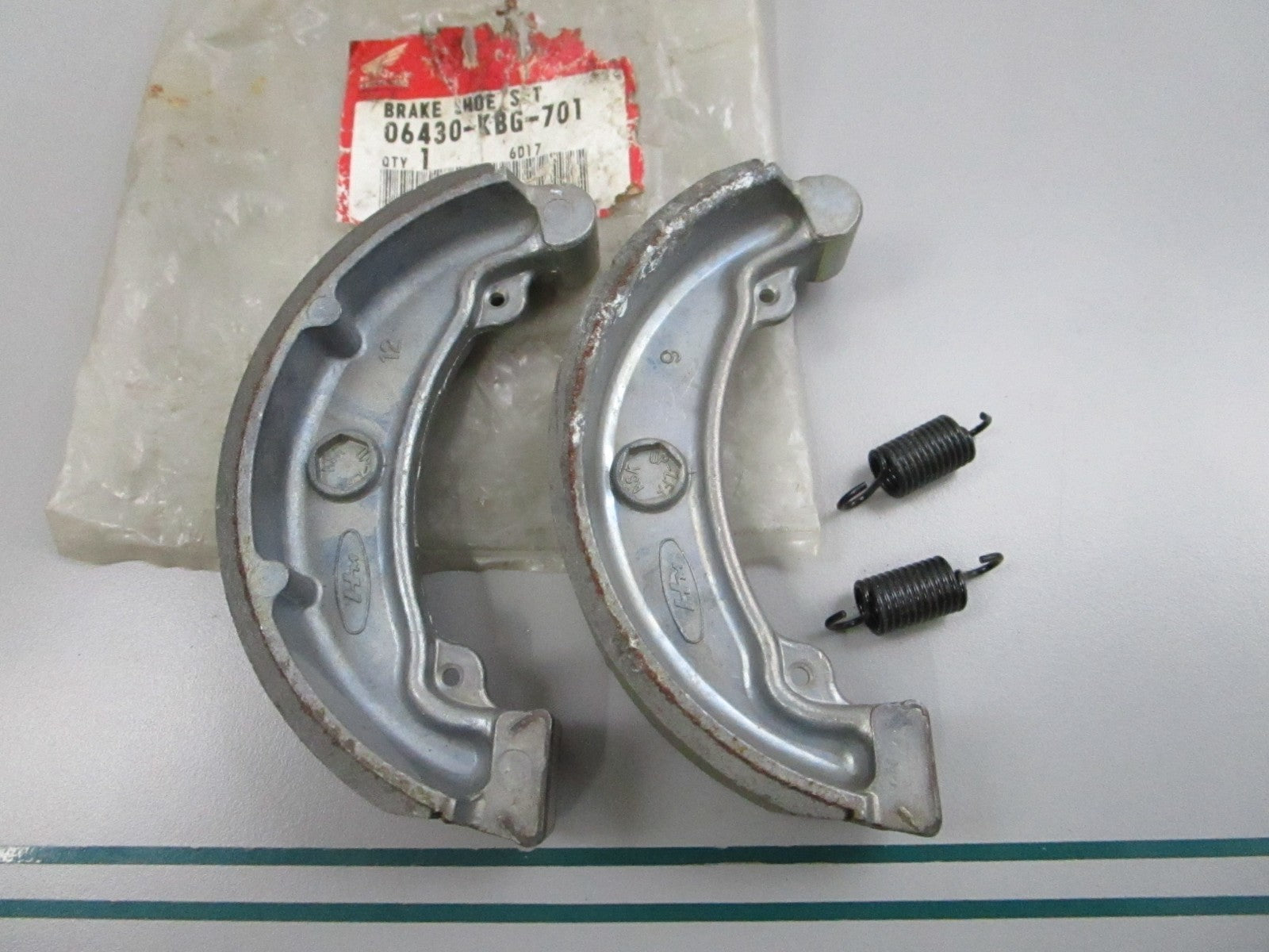 NEW OEM 06430-KBG-701 Honda Brake Shoe Set 0810