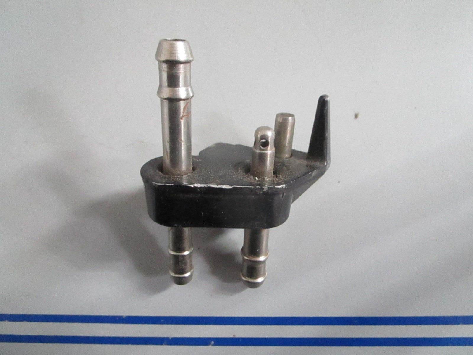 NEW OEM 394313 0394313 OMC Johnson Evinrude Fuel Connector 0820