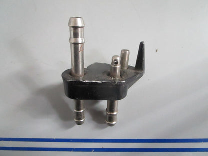 NEW OEM 394313 0394313 OMC Johnson Evinrude Fuel Connector 0820