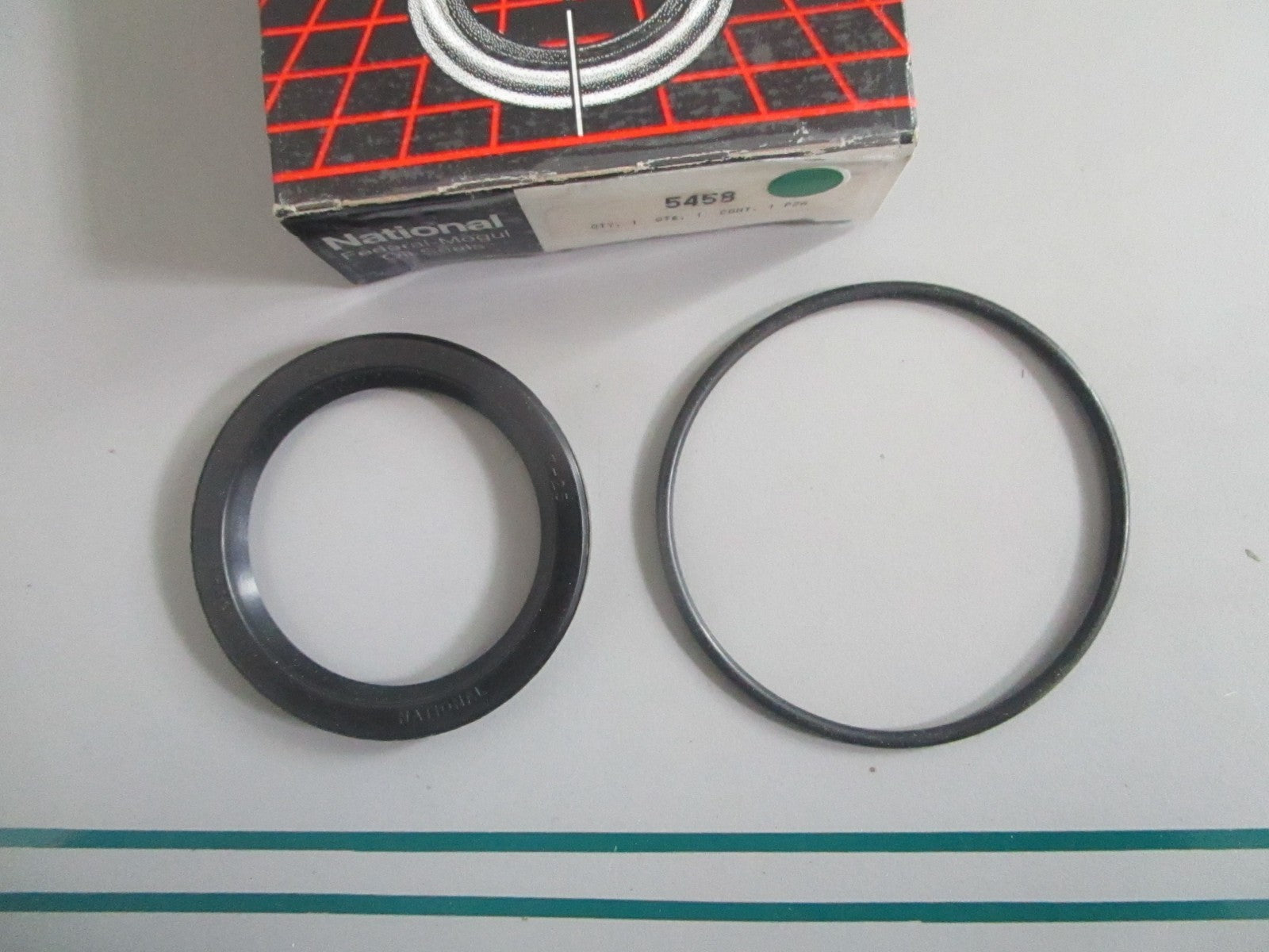 NEW OEM 5458 National Federal Mogul Oil Seal 0820