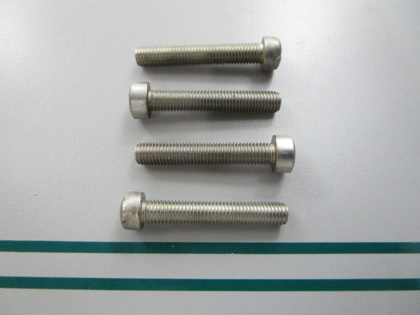 NEW OEM (LOT OF 4) 10-49987 Mercury Quicksilver Screw 0810