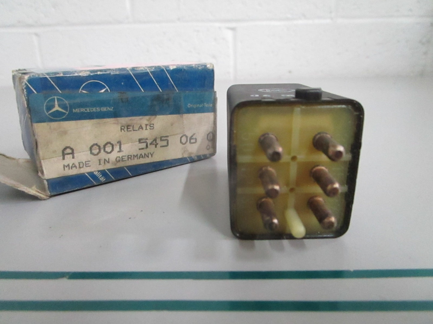 NEW OEM 0015450605 Mercedes-Benz Fuel Pump Relay 0820