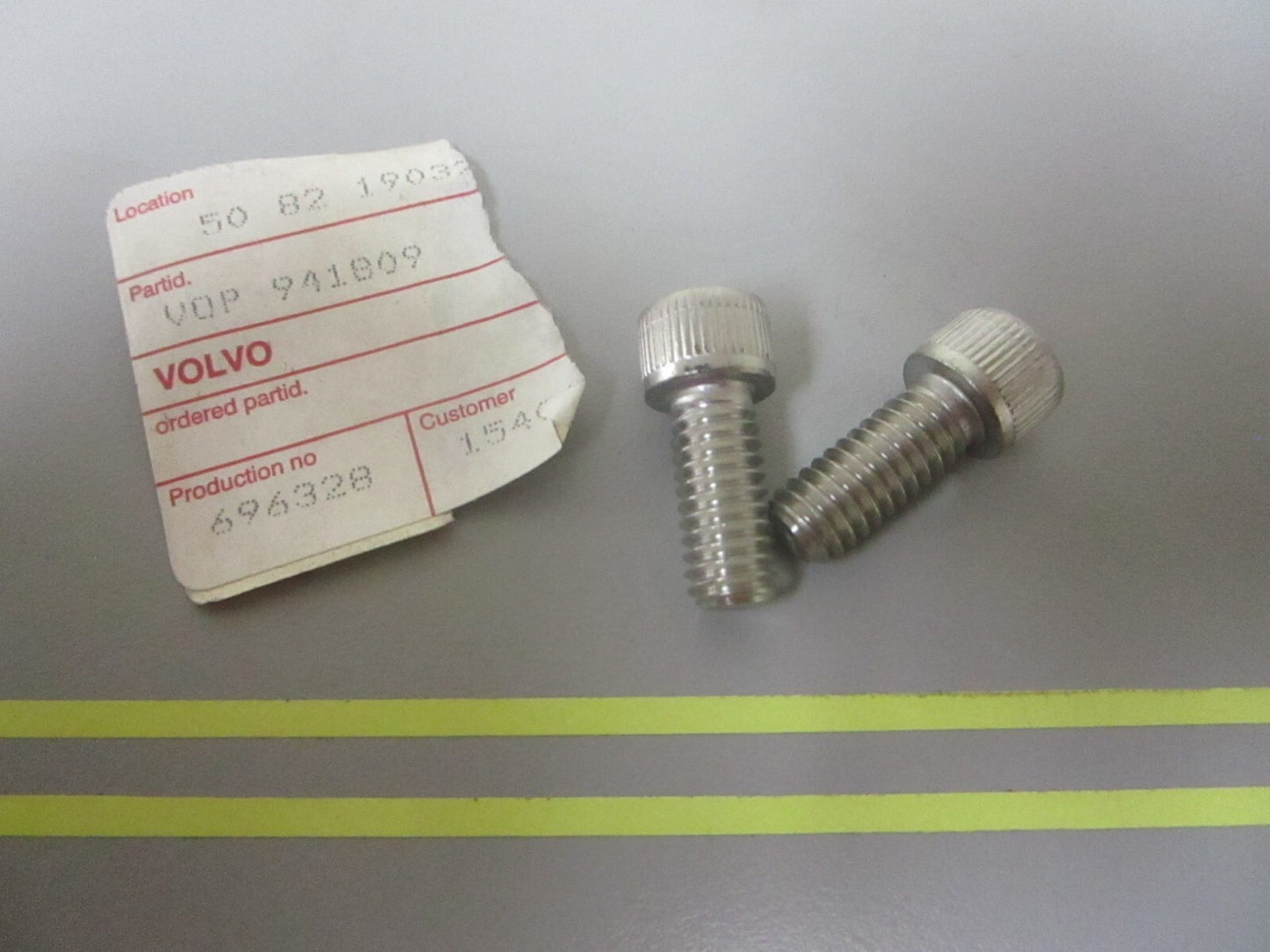 *NEW OEM* (LOT OF 2) 0810 Volvo Penta Screw 941809