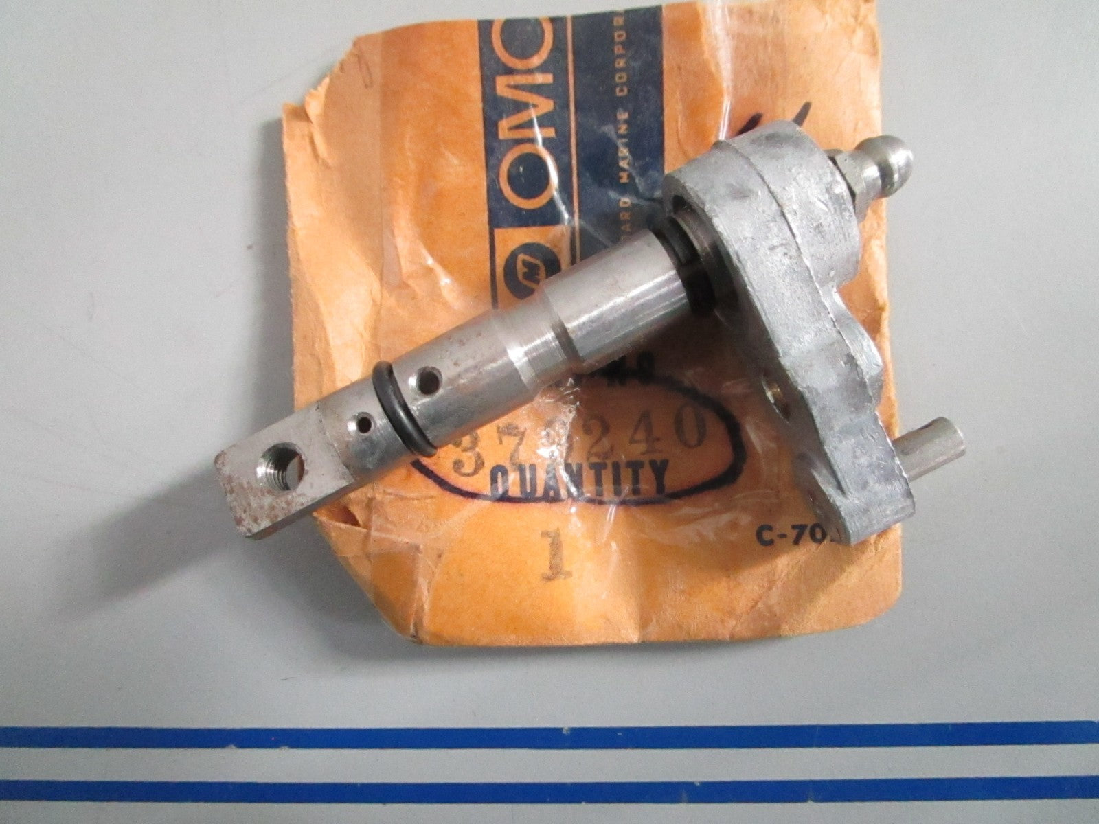 NEW OEM 379240 0379240 OMC Johnson Evinrude Shaft & Arm Assy 0820