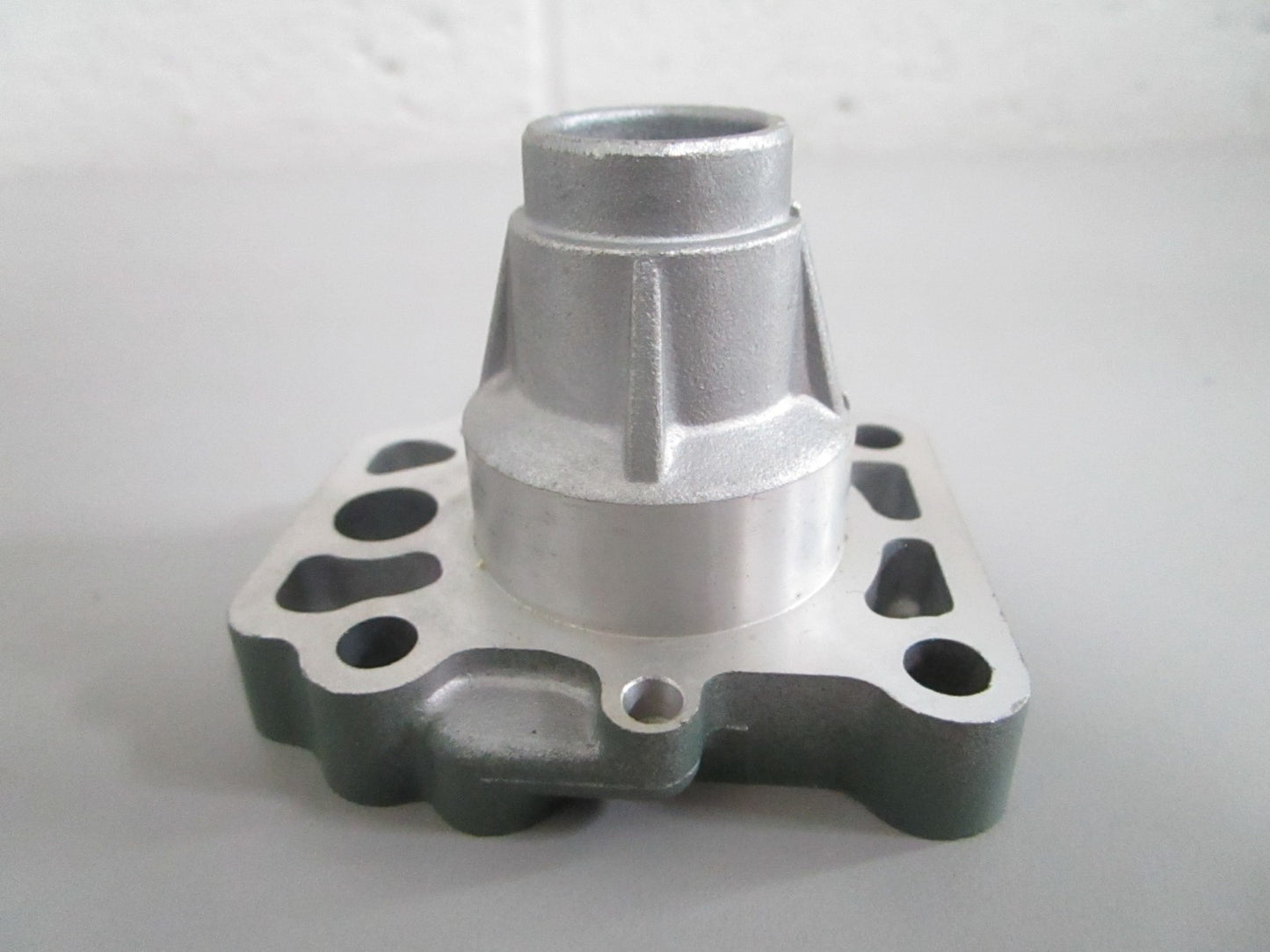 NEW OEM 6G8-45331-00-5B Yamaha Bearing Housing 0820