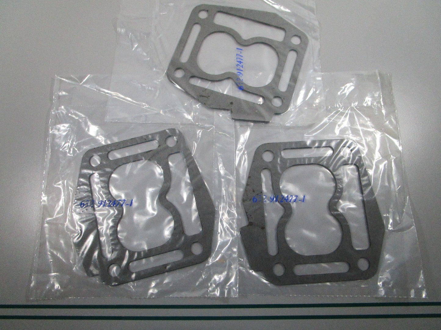 NEW OEM (LOT OF 3) 912477 0912477 OMC Johnson Evinrude Gasket 0810