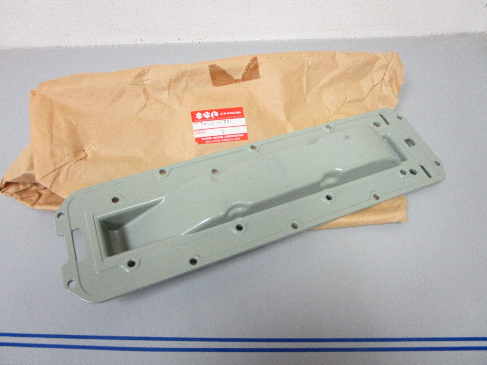 *NEW OEM* 0720 Suzuki 150 175 200 225 hp Exhaust Plate 14131-87D01