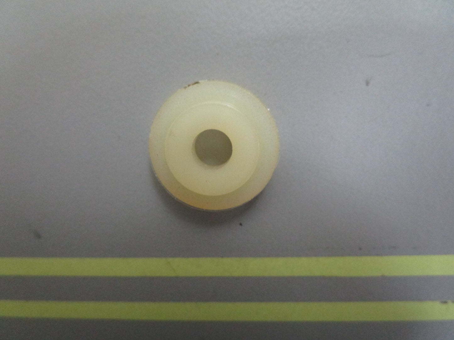 *NEW OEM* 0810 OMC Johnson Evinrude Seat 305572 0305572