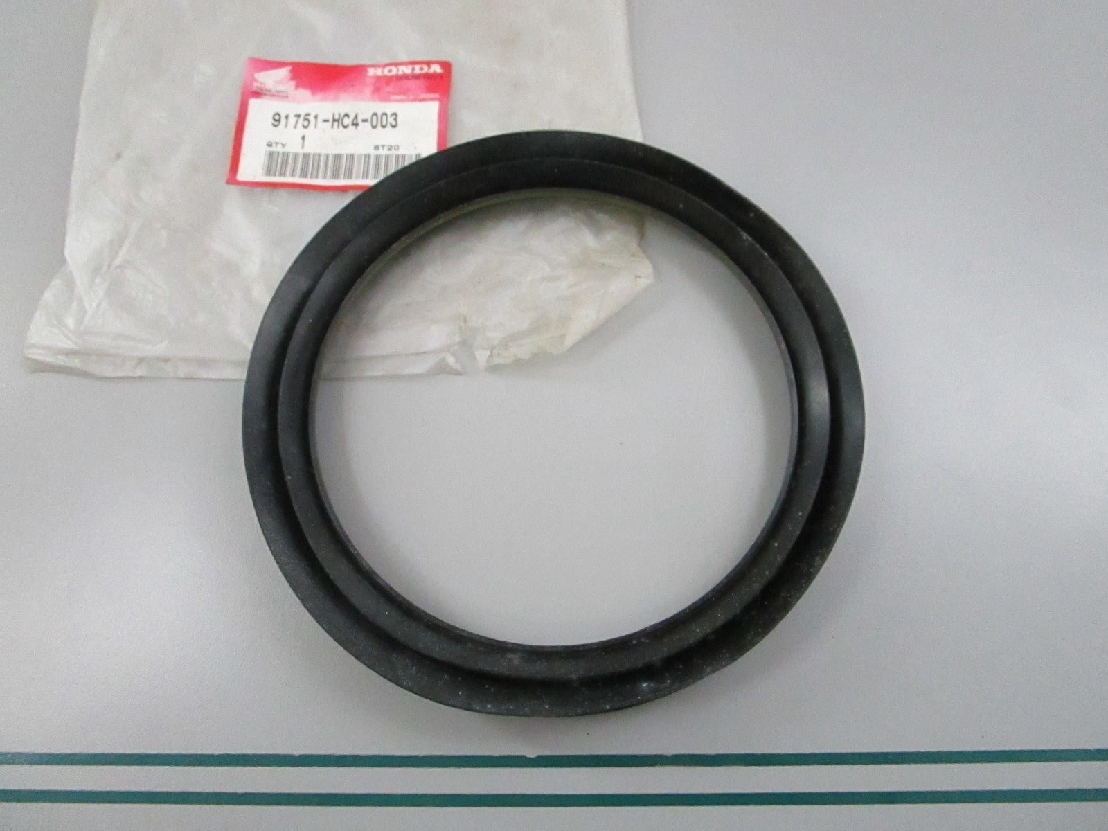 NEW OEM 91751-HC4-003 Honda Dust Seal 0810