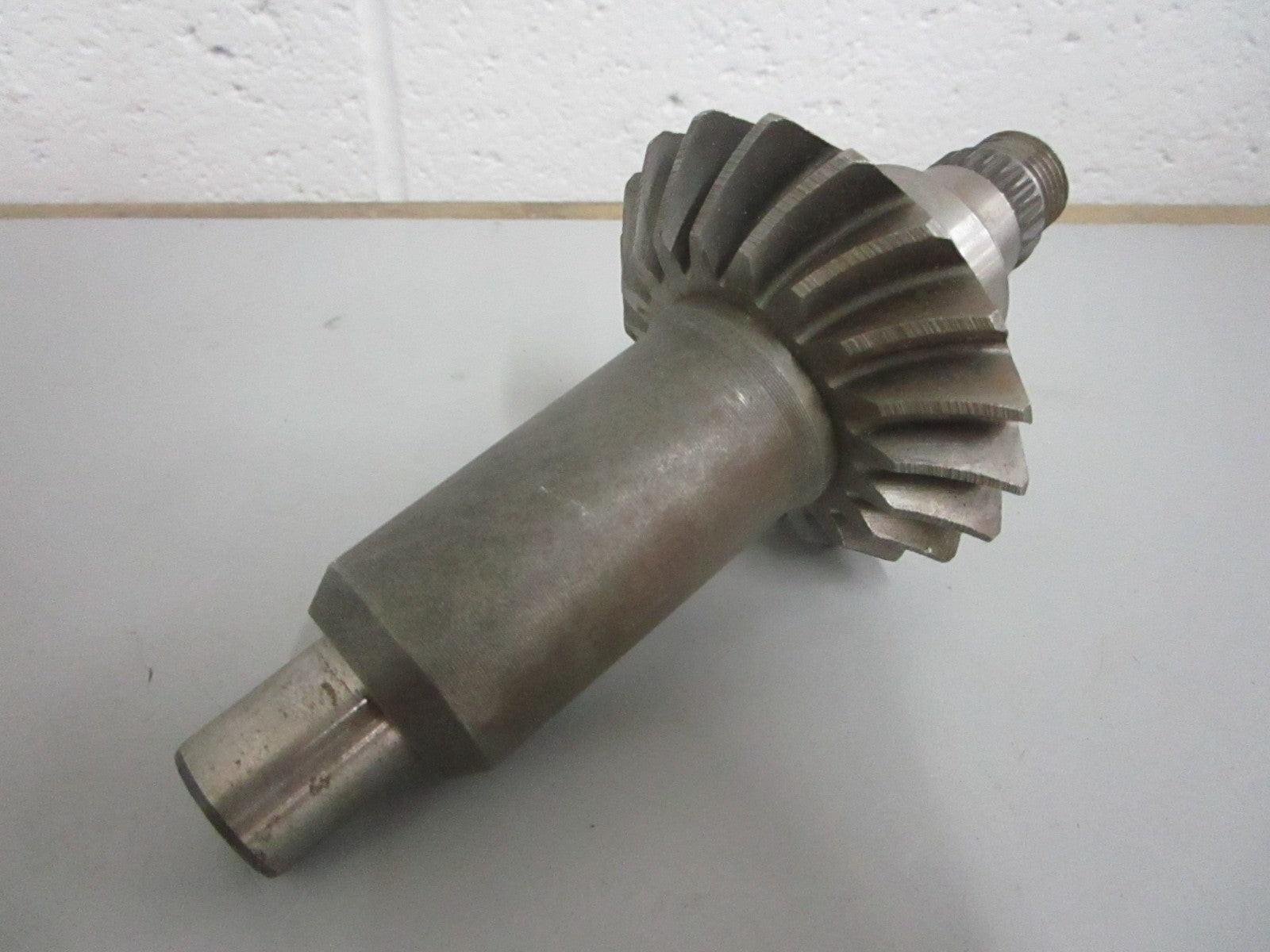 *NEW OEM* 0820 OMC Johnson Evinrude Shaft & Pinion Assy 980284 0980284