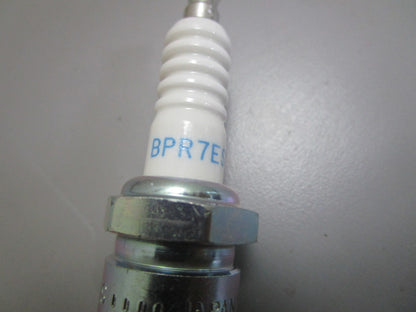 *NEW* (LOT OF 10) 0820 NGK Spark Plug BPR7ES