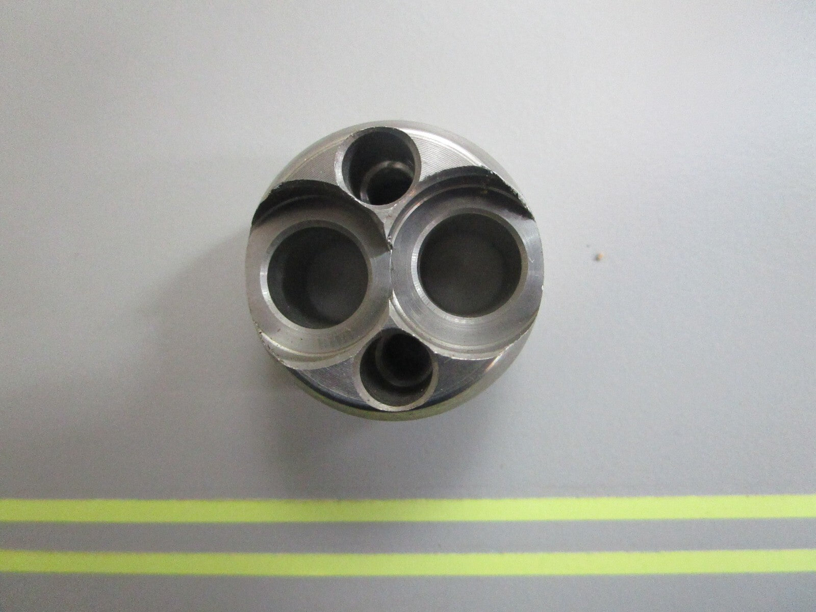 *NEW OEM* 0820 Volvo Penta Bearing Pivot 852705
