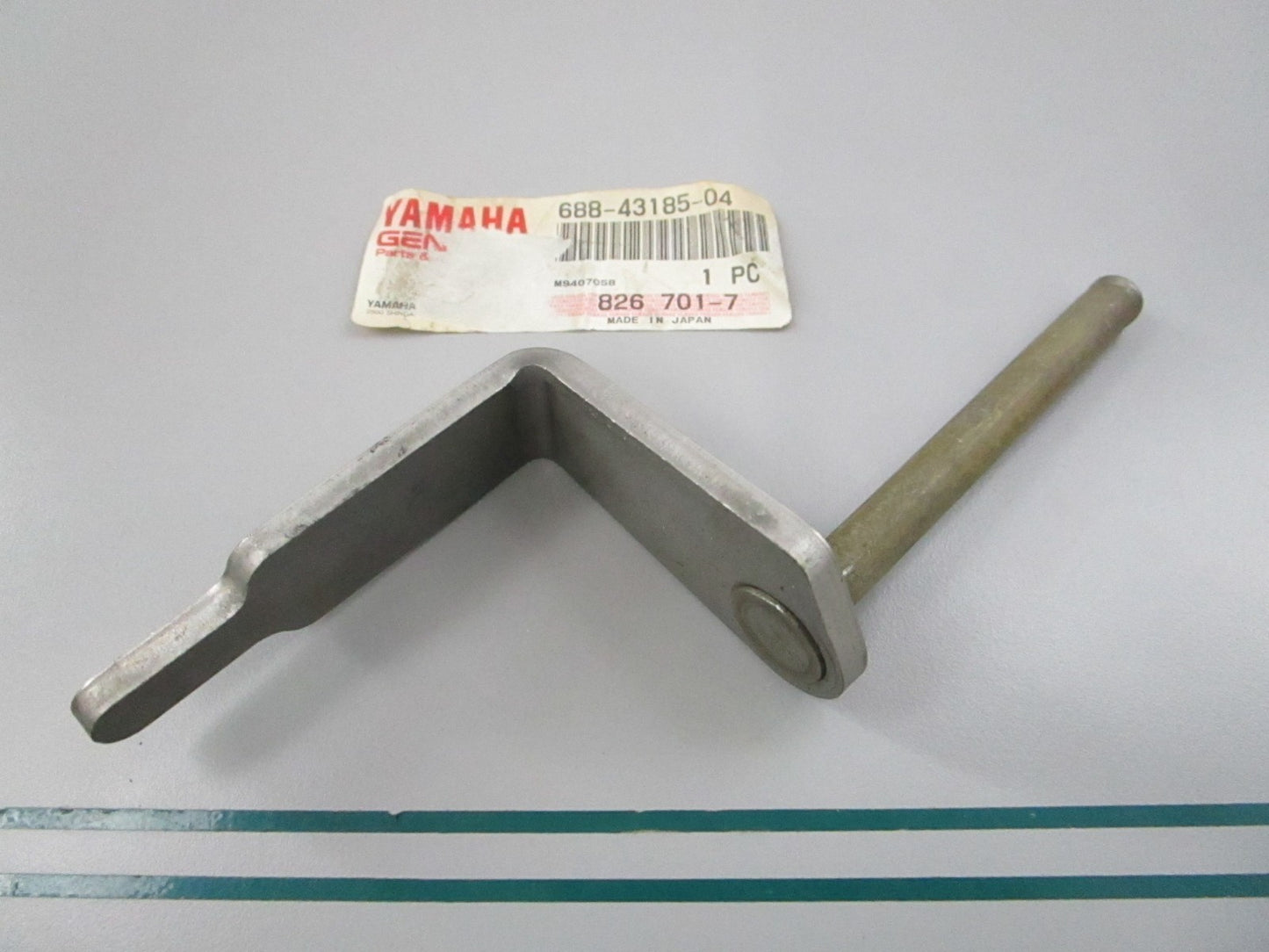 NEW OEM 688-43185-04-00 Yamaha Tilt Lever Stop 0810