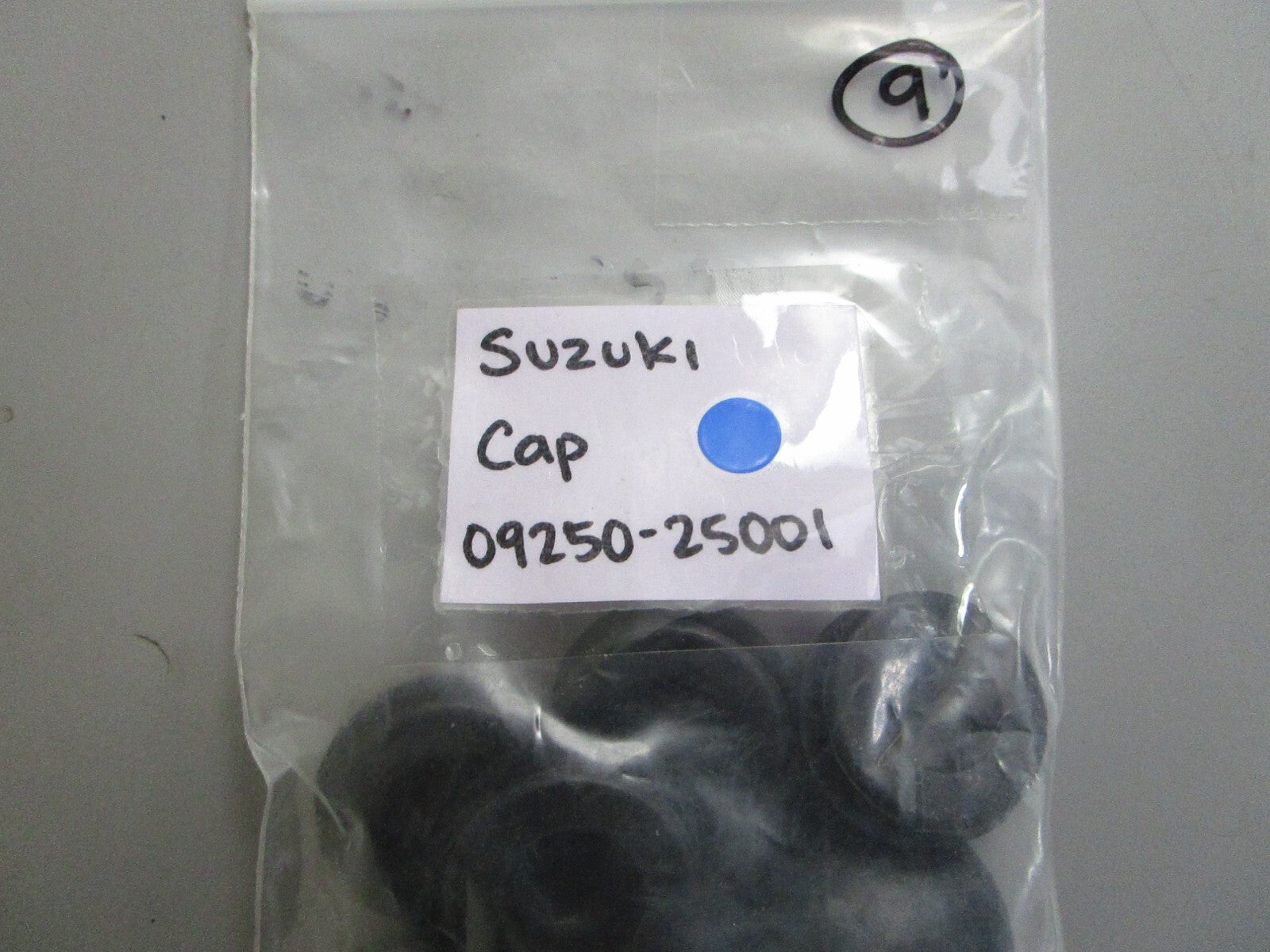 *NEW OEM* 0810 Suzuki Cap 09250-25001