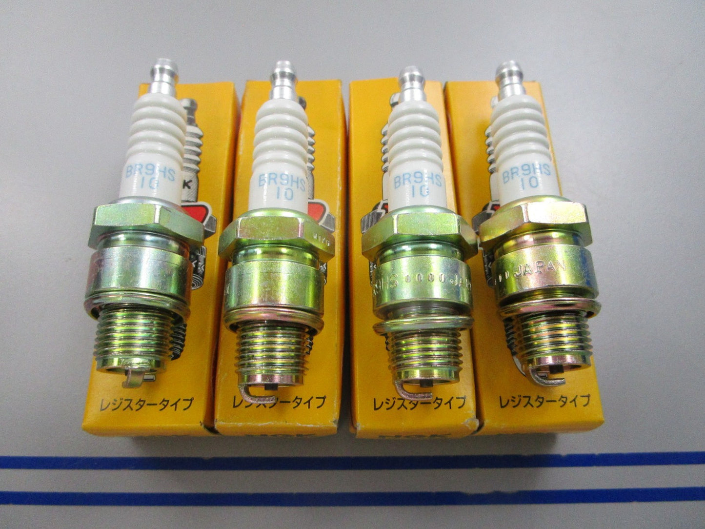 NEW (LOT OF 4) BR9HS-10 NGK Spark Plug 0810