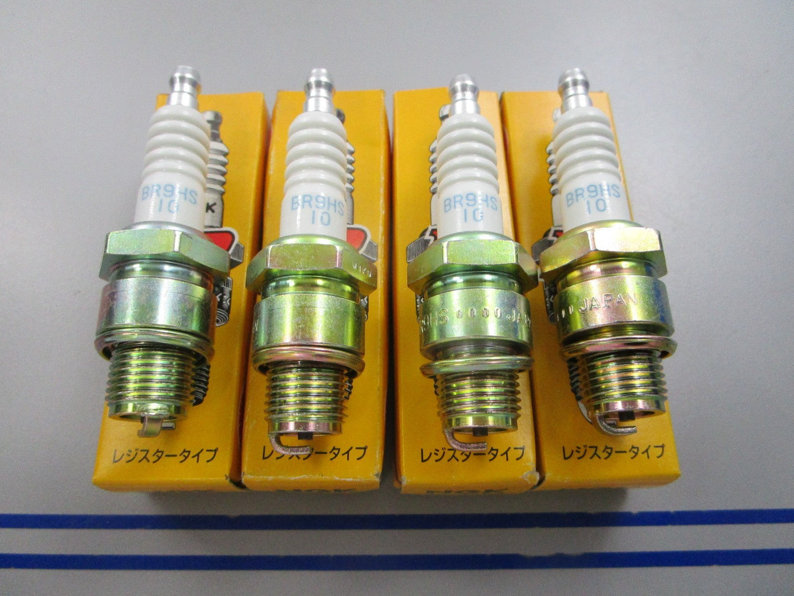 NEW (LOT OF 4) BR9HS-10 NGK Spark Plug 0810