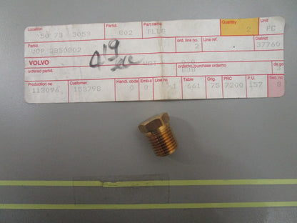 *NEW OEM* 0810 Volvo Penta Plug 3850802