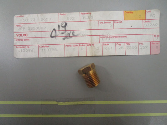 *NEW OEM* 0810 Volvo Penta Plug 3850802