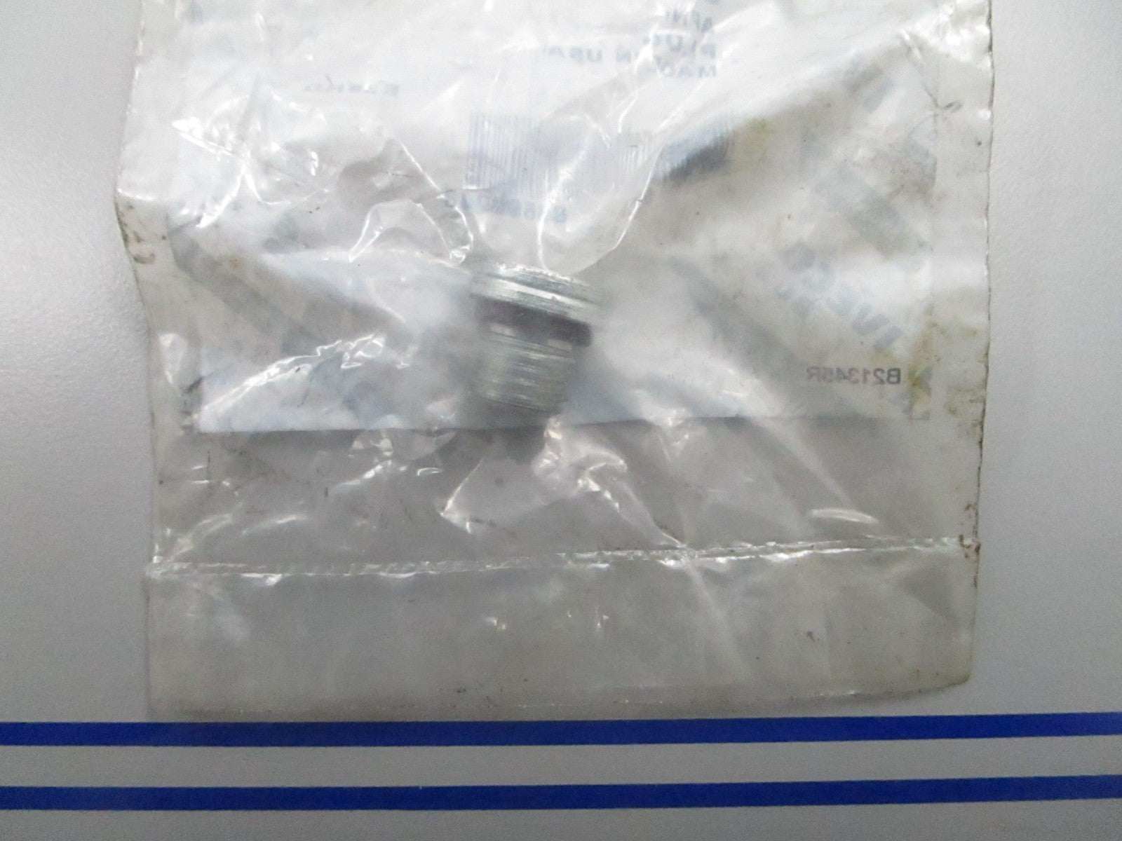 *NEW OEM* 0810 Case New Holland Plug 86598043