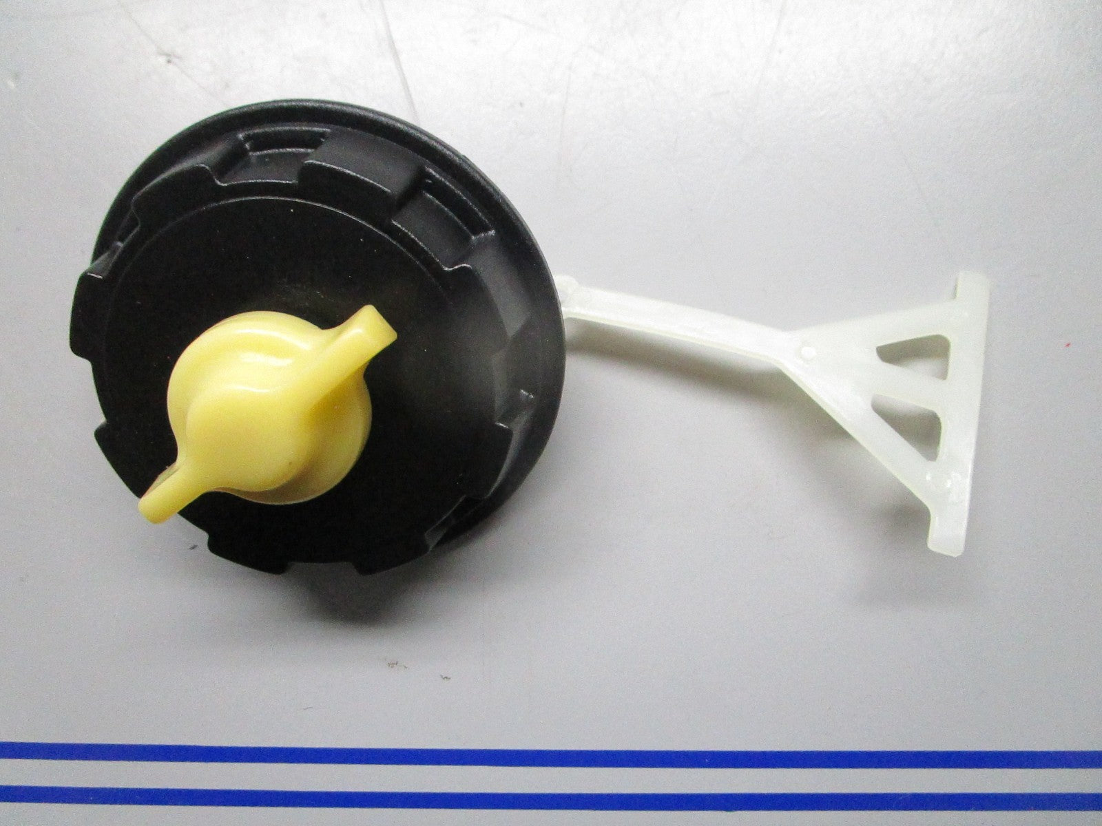 *NEW OEM* 0820 Tohatsu Fuel Tank Cap 369-70020-2