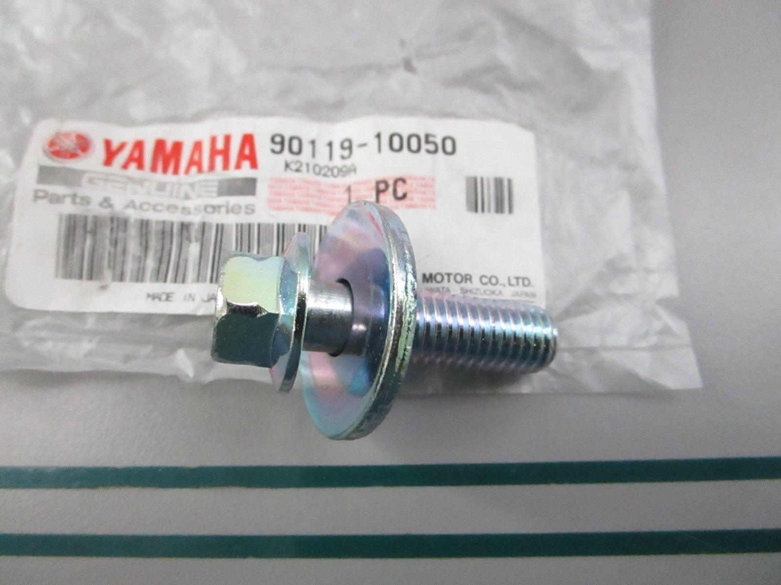 NEW OEM 90119-10050-00 Yamaha Bolt w/ Washer 0810