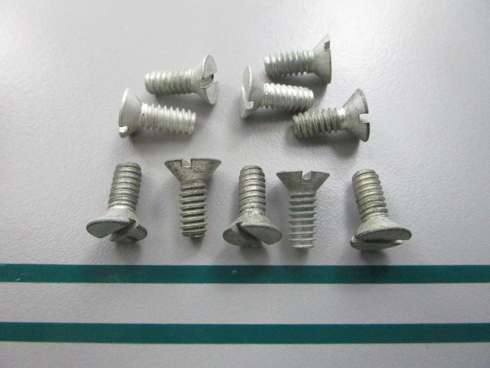 NEW OEM (LOT OF 10) 302104 0302104 OMC Johnson Evinrude Screw 0810