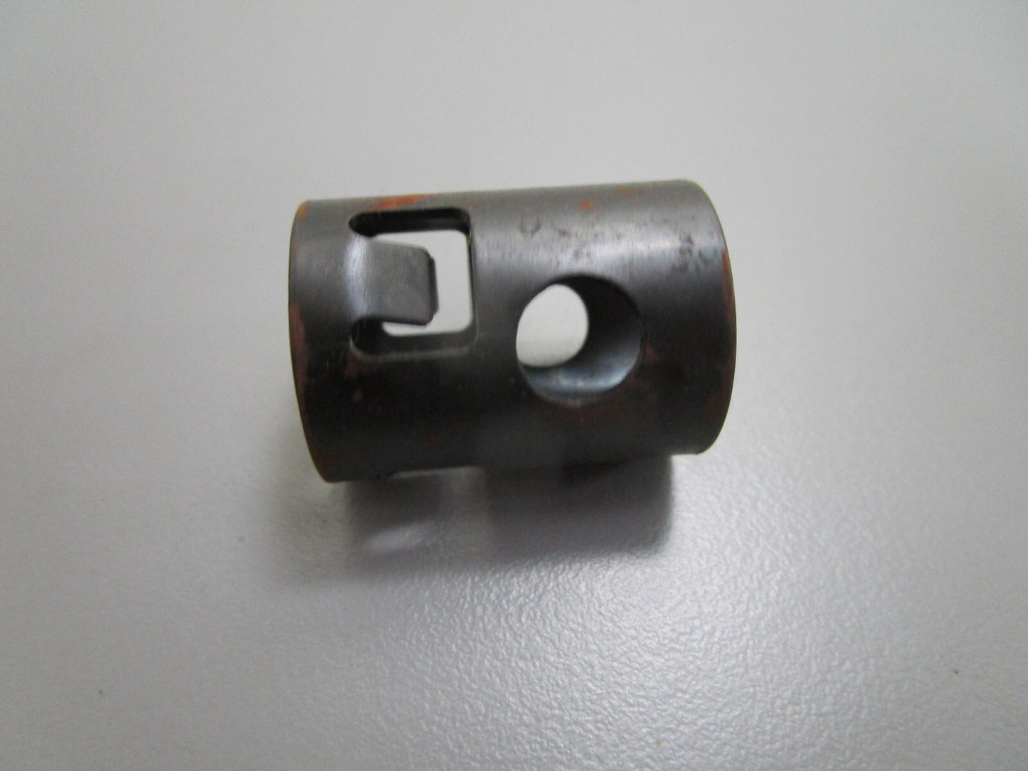 *NEW OEM* 0810 OMC Johnson Evinrude Retainer 338504 0338504