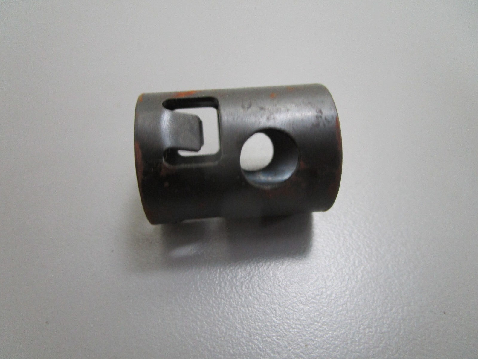 *NEW OEM* 0810 OMC Johnson Evinrude Retainer 338504 0338504