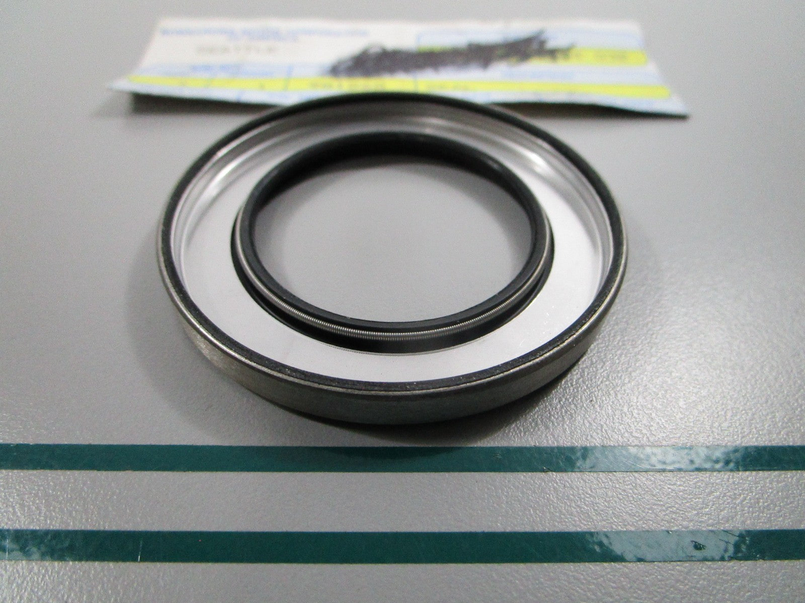 NEW OEM 981268 0981268 OMC Johnson Evinrude Seal 0810