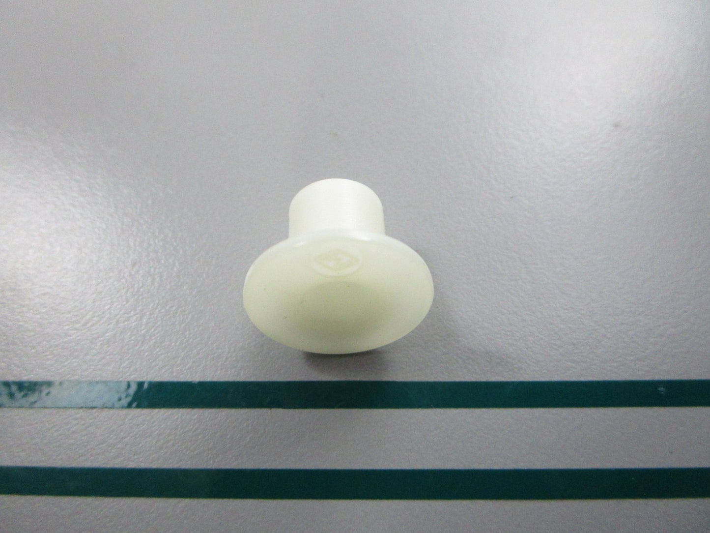 NEW OEM 311489 0311489 OMC Johnson Evinrude Handle Bushing 0810
