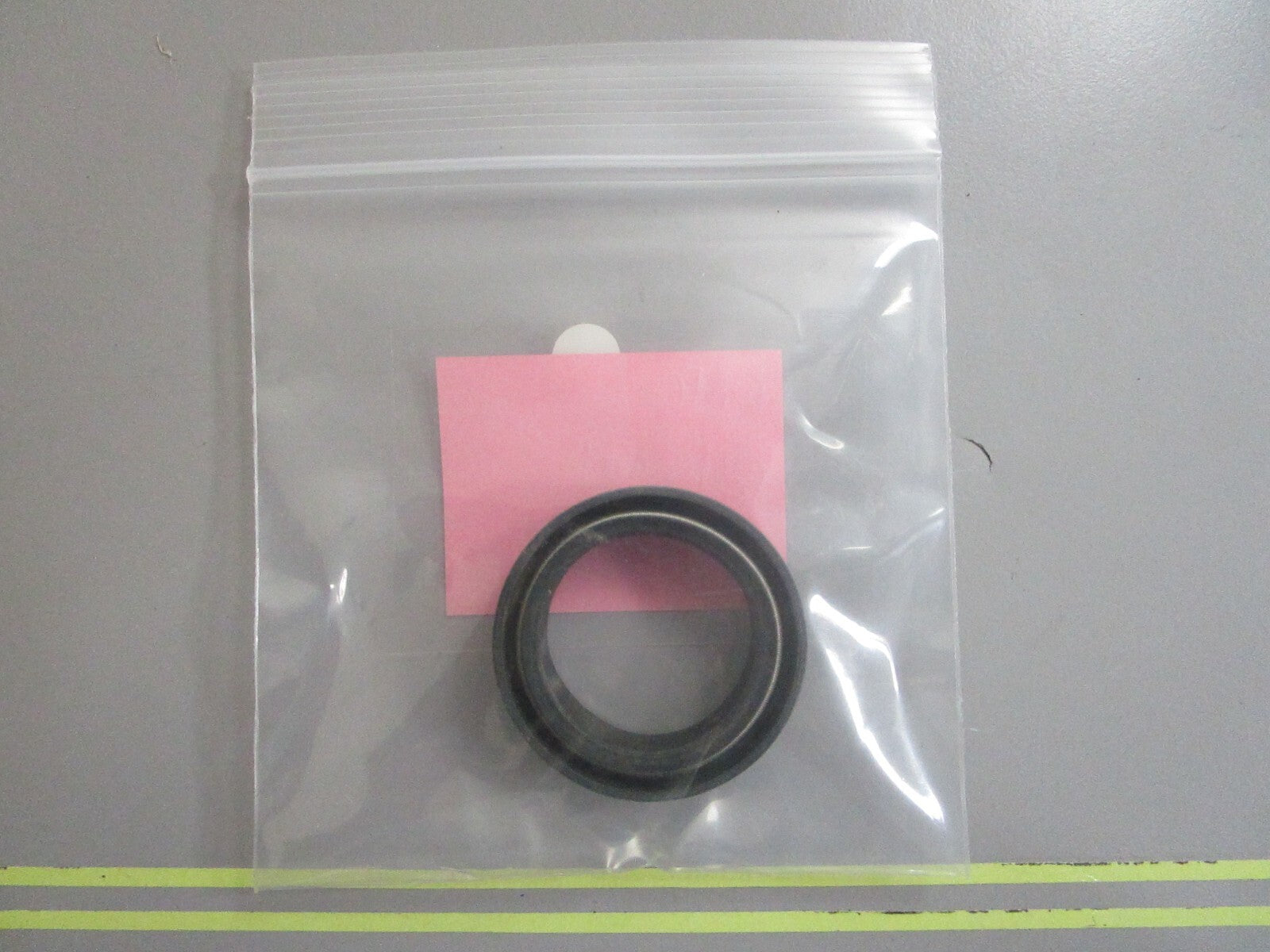 *NEW OEM* (LOT OF 5) 0810 OMC Johnson Evinrude Oil Seal 341281 0341281