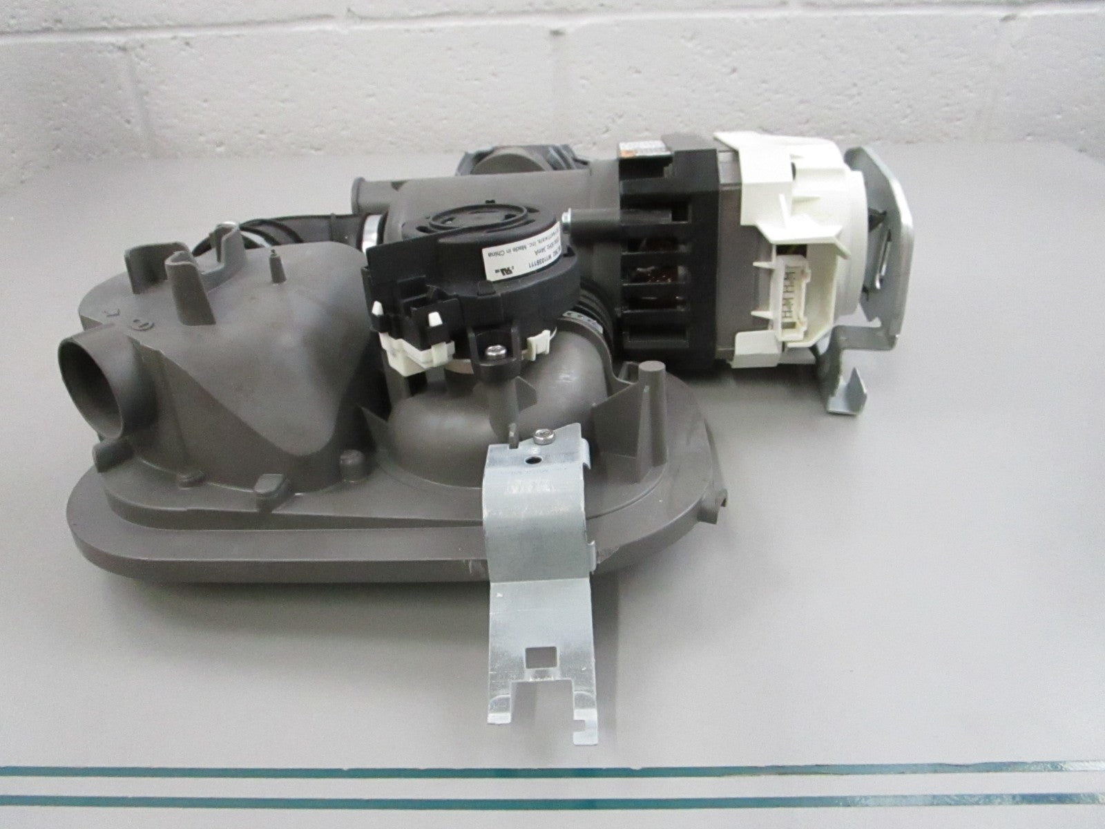 NEW OEM W11416362 Whirlpool Pump & Motor Assembly 0810