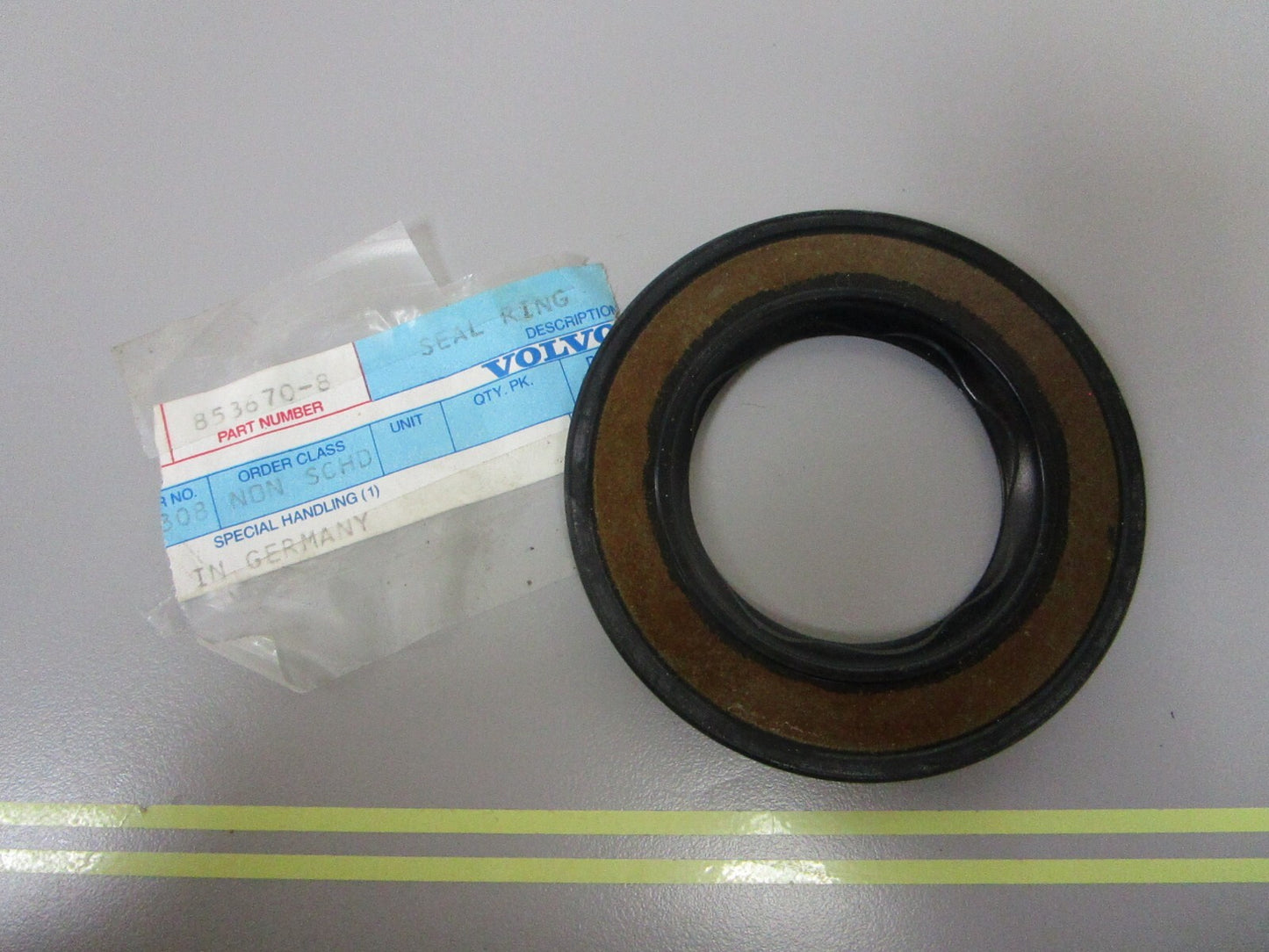 *NEW OEM* 0810 Volvo Penta Seal 853670