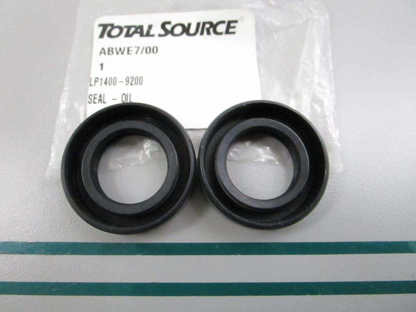 NEW (LOT OF 2) LP9200-9476  For: LPM Total Source Oil Seal 0810