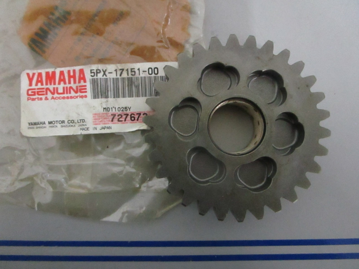 NEW OEM 5PX-17151-00-00 Yamaha 30T 5th Pinion Gear 0820