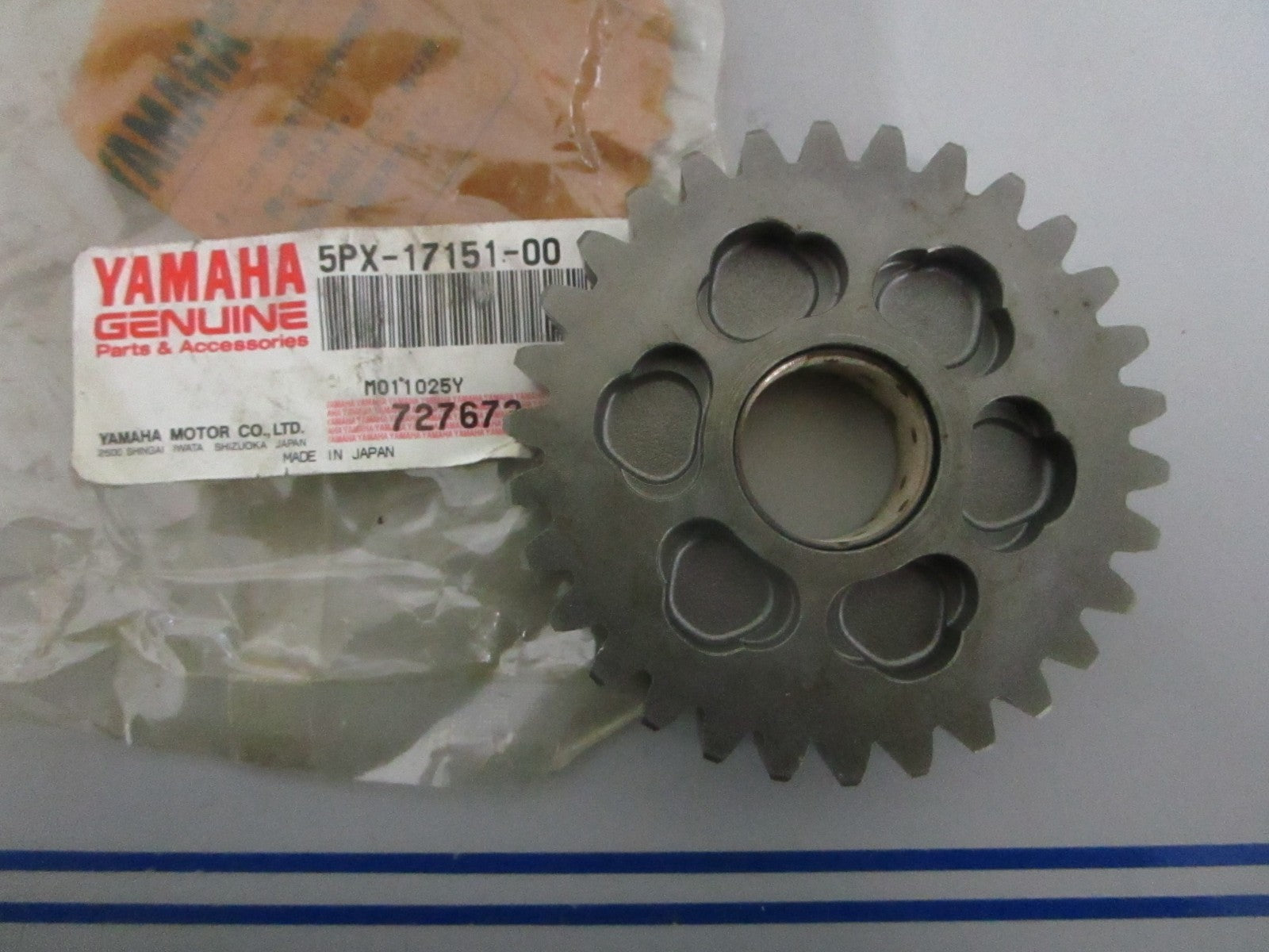NEW OEM 5PX-17151-00-00 Yamaha 30T 5th Pinion Gear 0820