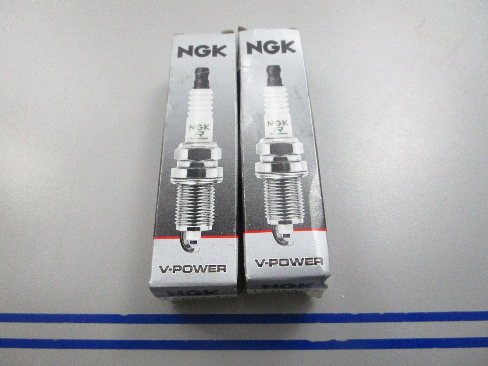 NEW (LOT OF 2) LFR5A-11 NGK V-Power Spark Plug 0810
