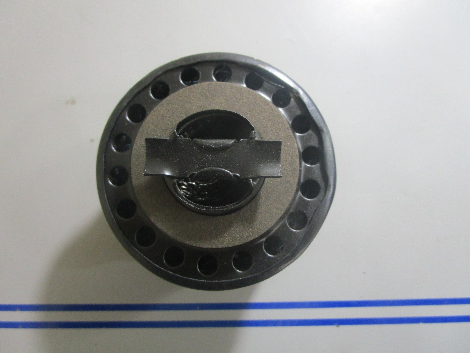 *NEW OEM* 0810 OMC Johnson Evinrude Breather Cap 984680 984680