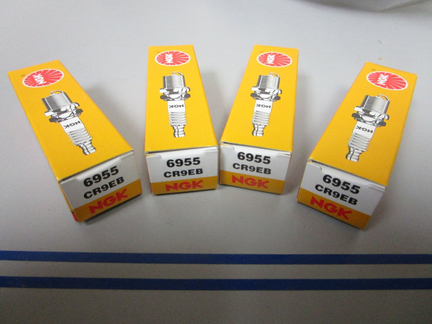 *NEW* (LOT OF 4) 0810 NGK Spark Plug CR9EB