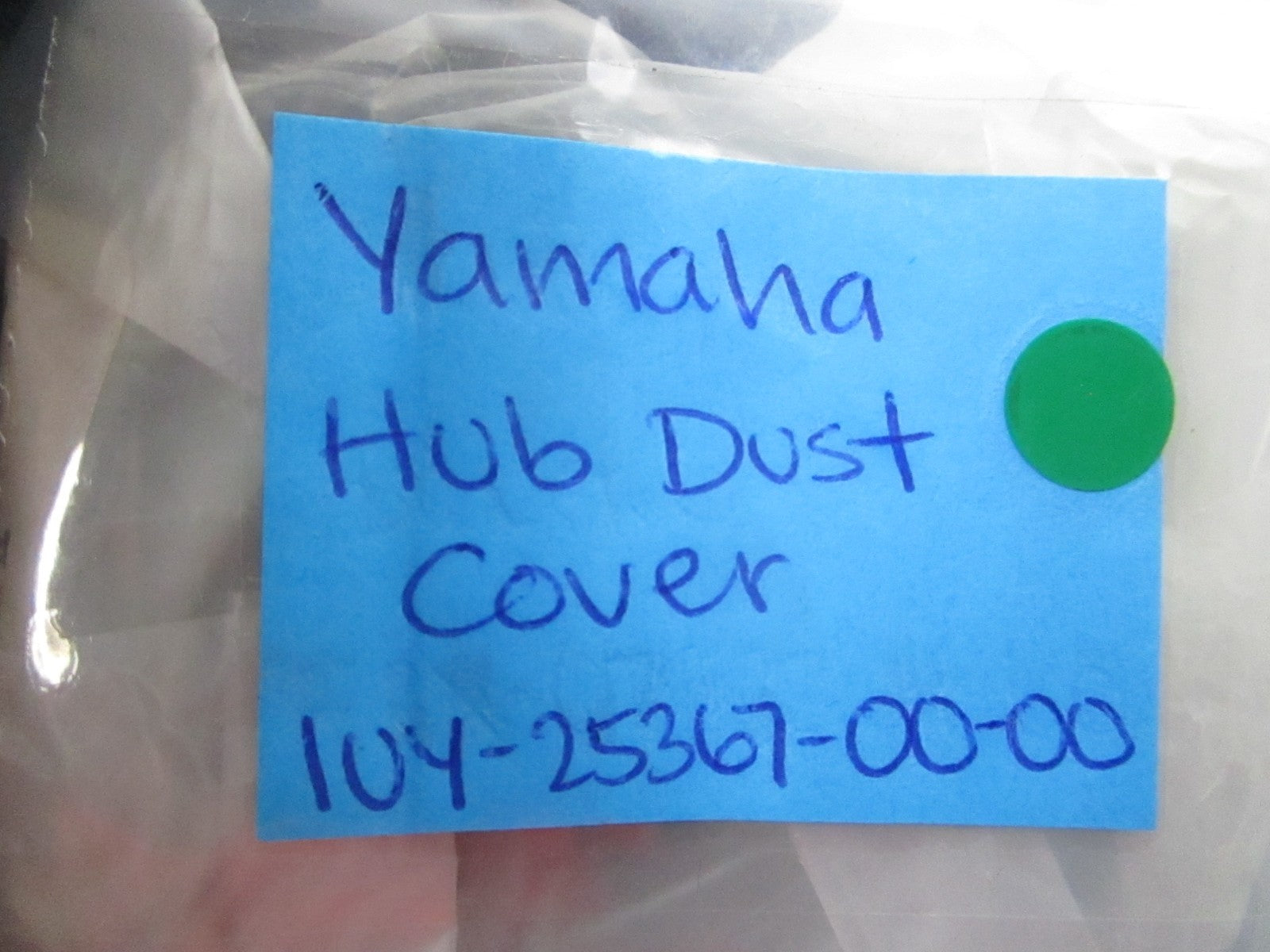 NEW OEM 1UY-25367-00-00 Yamaha Hub Dust Cover 0810