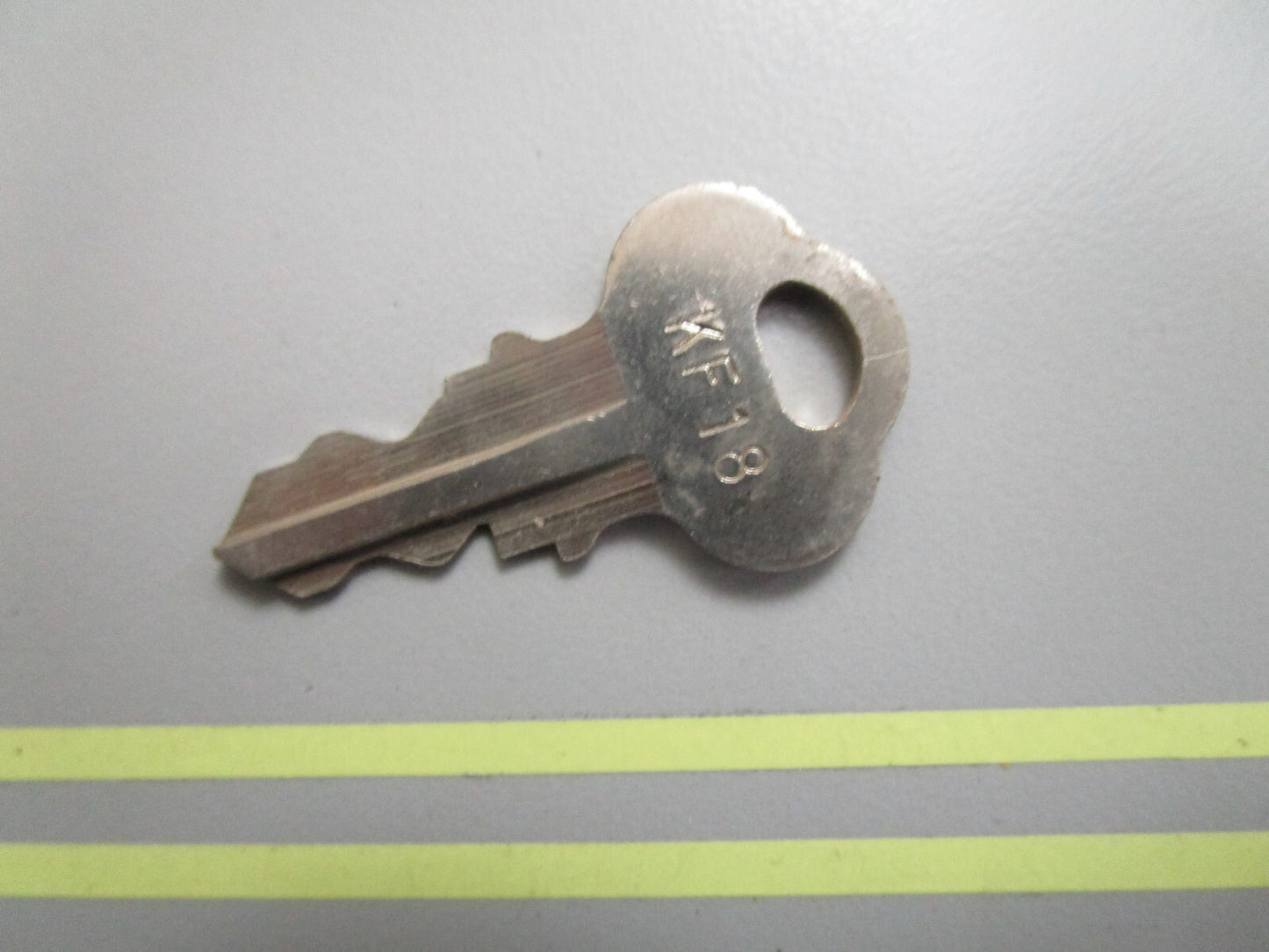 *NEW OEM* 0810 OMC Johnson Evinrude Ignition Key KF18 501533 0501533